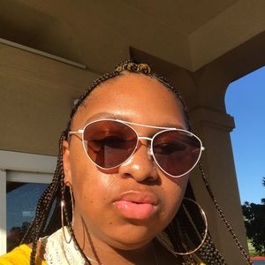 Meet your Posher, Candace